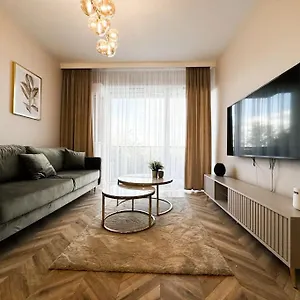  Apartament Balcony & Parking, Modern Elegant Apartment! Near Tram